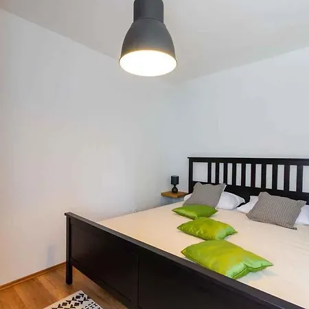 Apartman In 39424 *